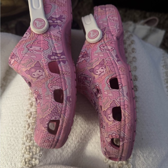 Hello Kitty Crocs - Picture 2 of 6